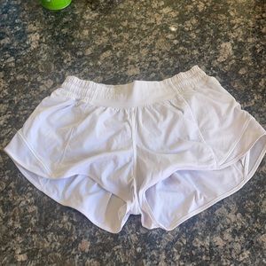 lululemon hotty hot short white size 4 2.5 inseam
